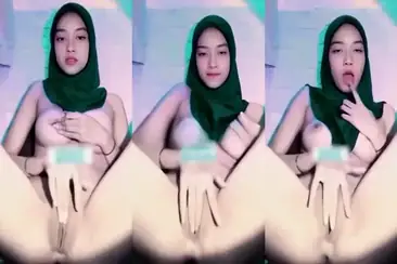 Bokep Hijab Sarah Colmek Basah Gaya Solo Intens